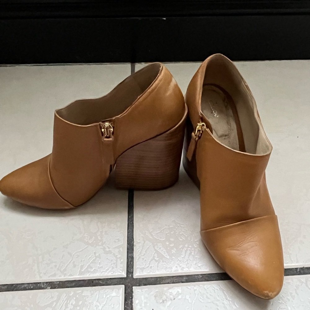 Chloe block heel camel booties